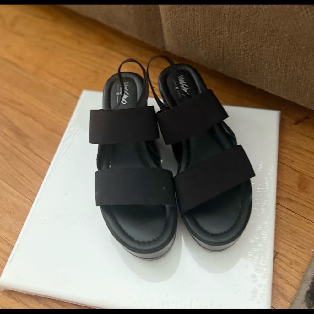 Target brand black sandals size 7.5 in excellent condition